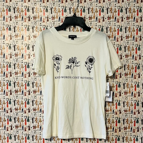 Kind Words Cost Nothing top 🖤 - Picture 2 of 5